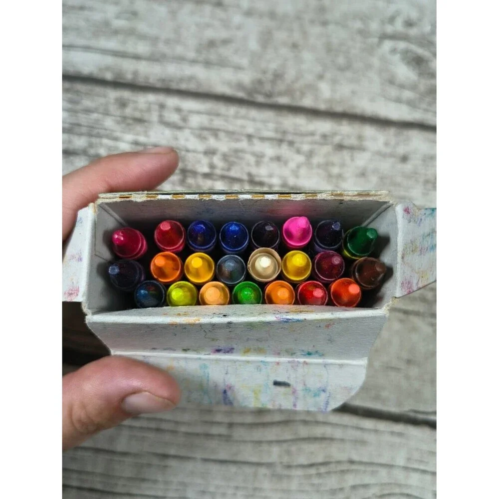 Vintage 2000 Crayola Crayons 24 Pack (Only 23 Included) - Dandelion and Others